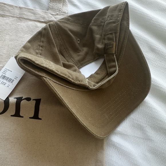 Vuori Hat and Tote Bag - Picture 3 of 4